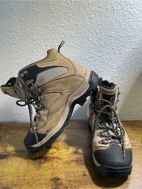 Columbia Frontier Peak GTX Waterproof Hiking Boot Black & Tan gorpcore outdoors